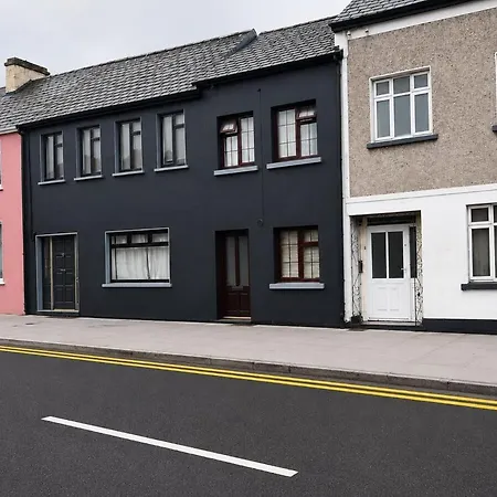 Apartment Spacious 5-bedroom Townhouse In