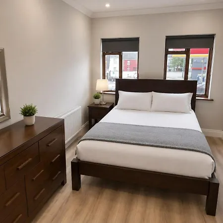 Spacious 5-bedroom Townhouse In Apartment *