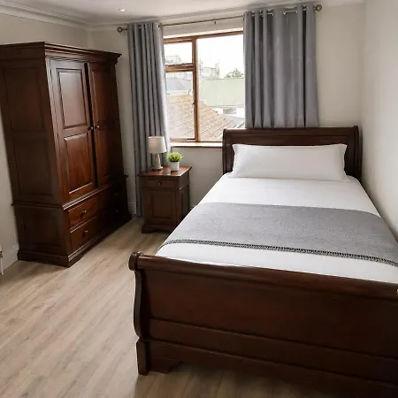 Apartment Spacious 5-bedroom Townhouse In