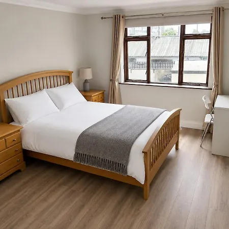 Spacious 5-bedroom Townhouse In * Thurles